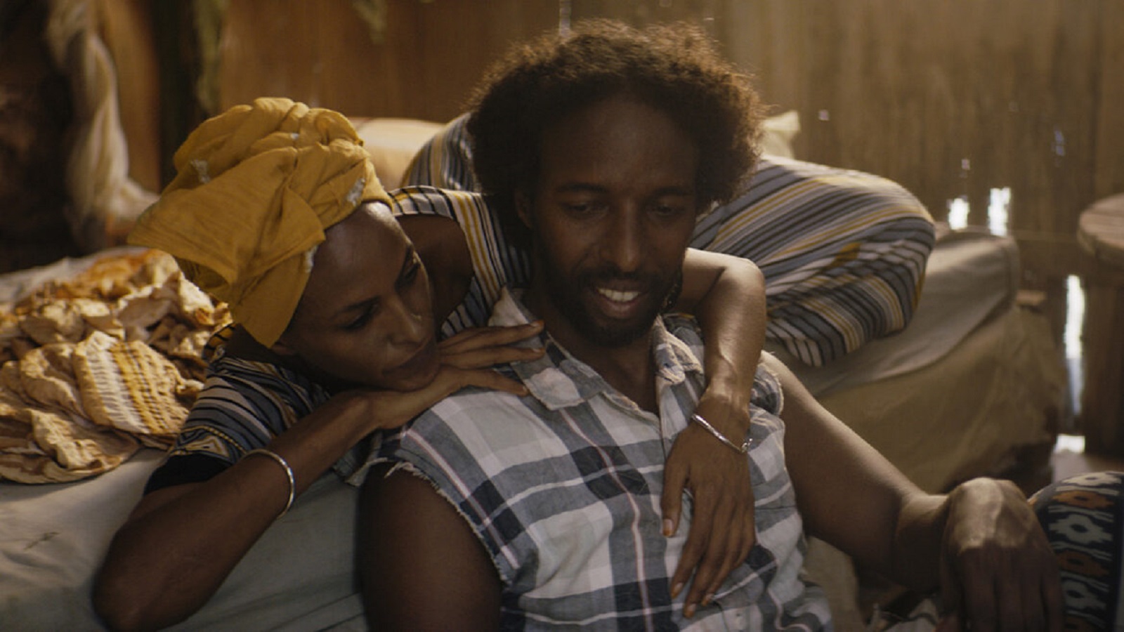 "زوجة حفّار القبور".. قصة حبّ صومالية تحت شمس حارقة