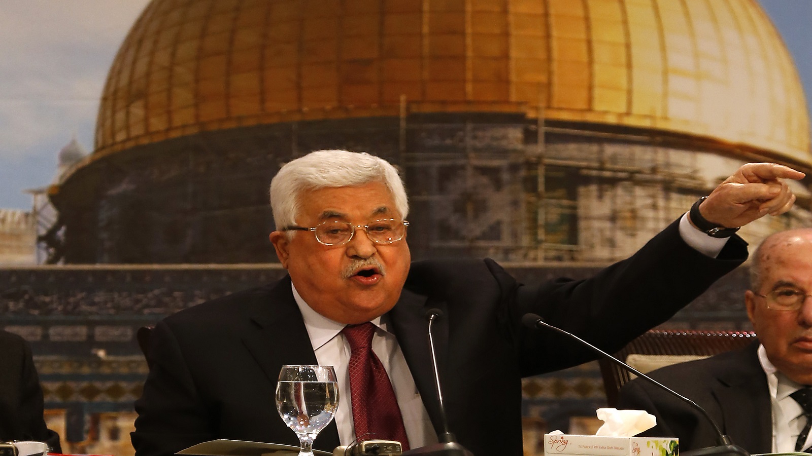 عباس قد يفرض عقوبات جديدة على غزة