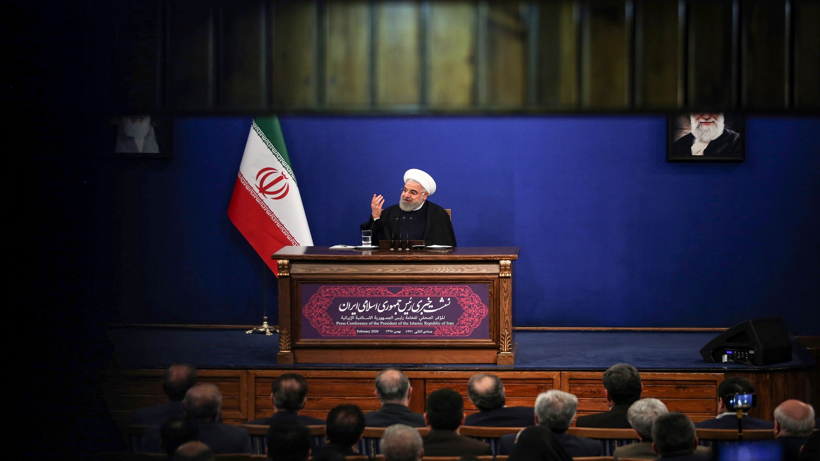 روحاني يؤكد تجاوز الضغوط..وتظاهرة طالبية لمقاطعة الانتخابات