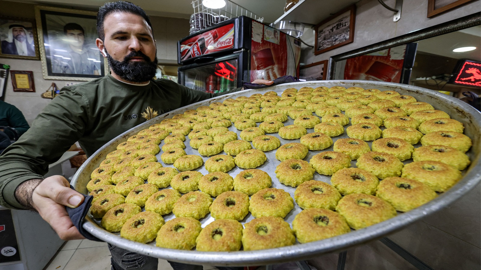 "سرقة المأكولات العربية" تشعل اشتباكاً في الإعلام الإسرائيلي