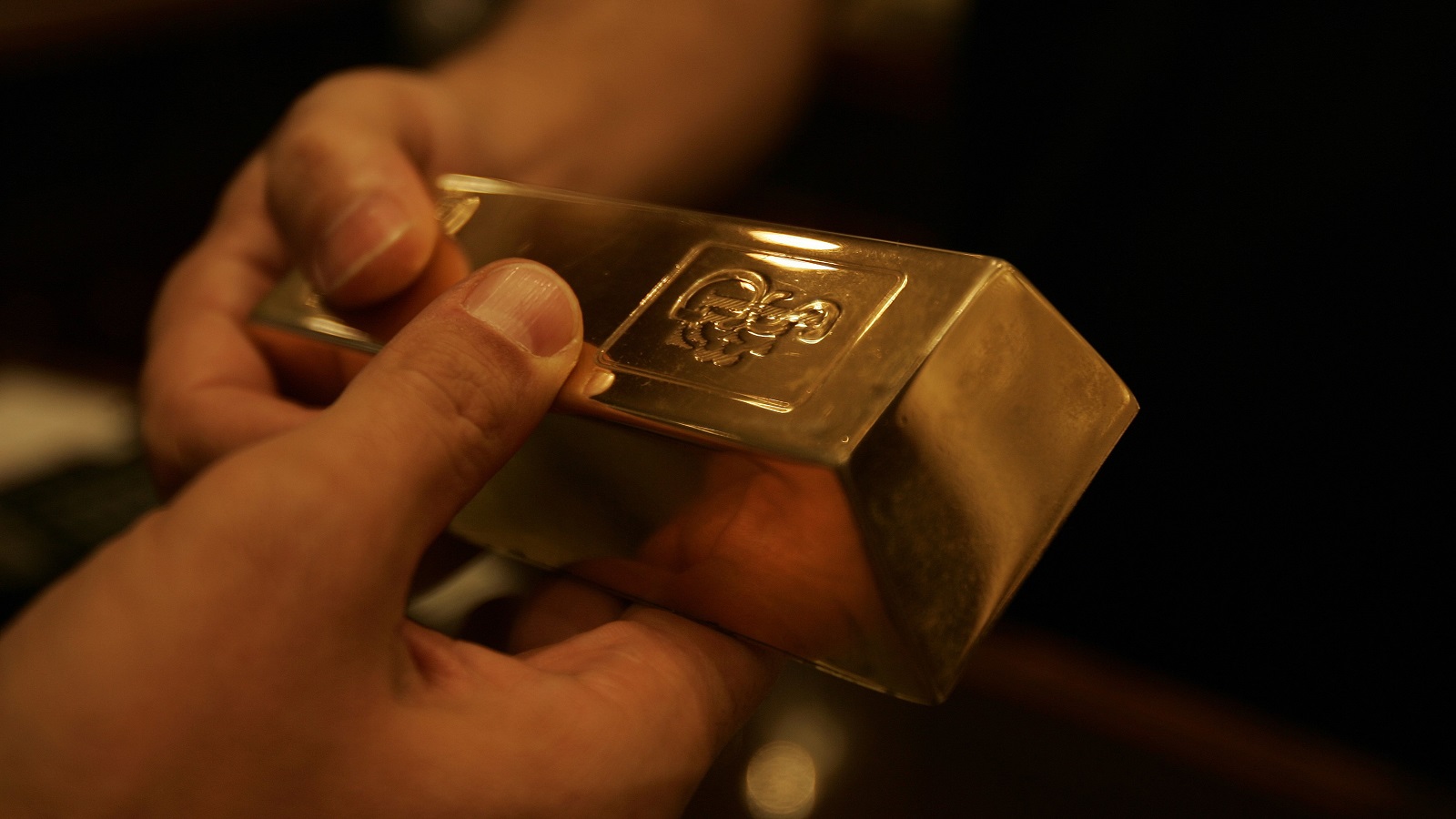 اللبنانيون يتهافتون على شراء الذهب.. والمغتربون أول الزبائن