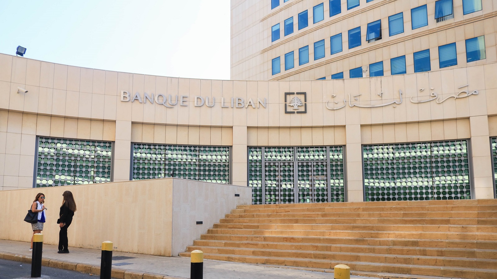 مصرف لبنان وتبديد الدولارات: هبوط قياسي في الاحتياطات