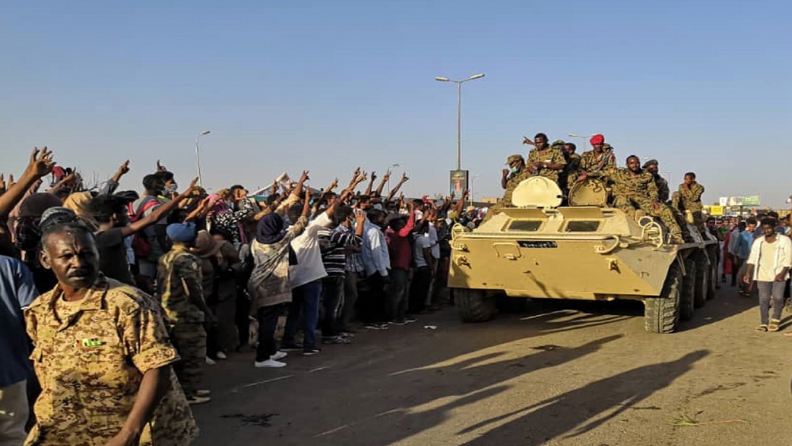 السودان:الجيش يعلن مرحلة انتقالية طويلة..يرفضها الشارع