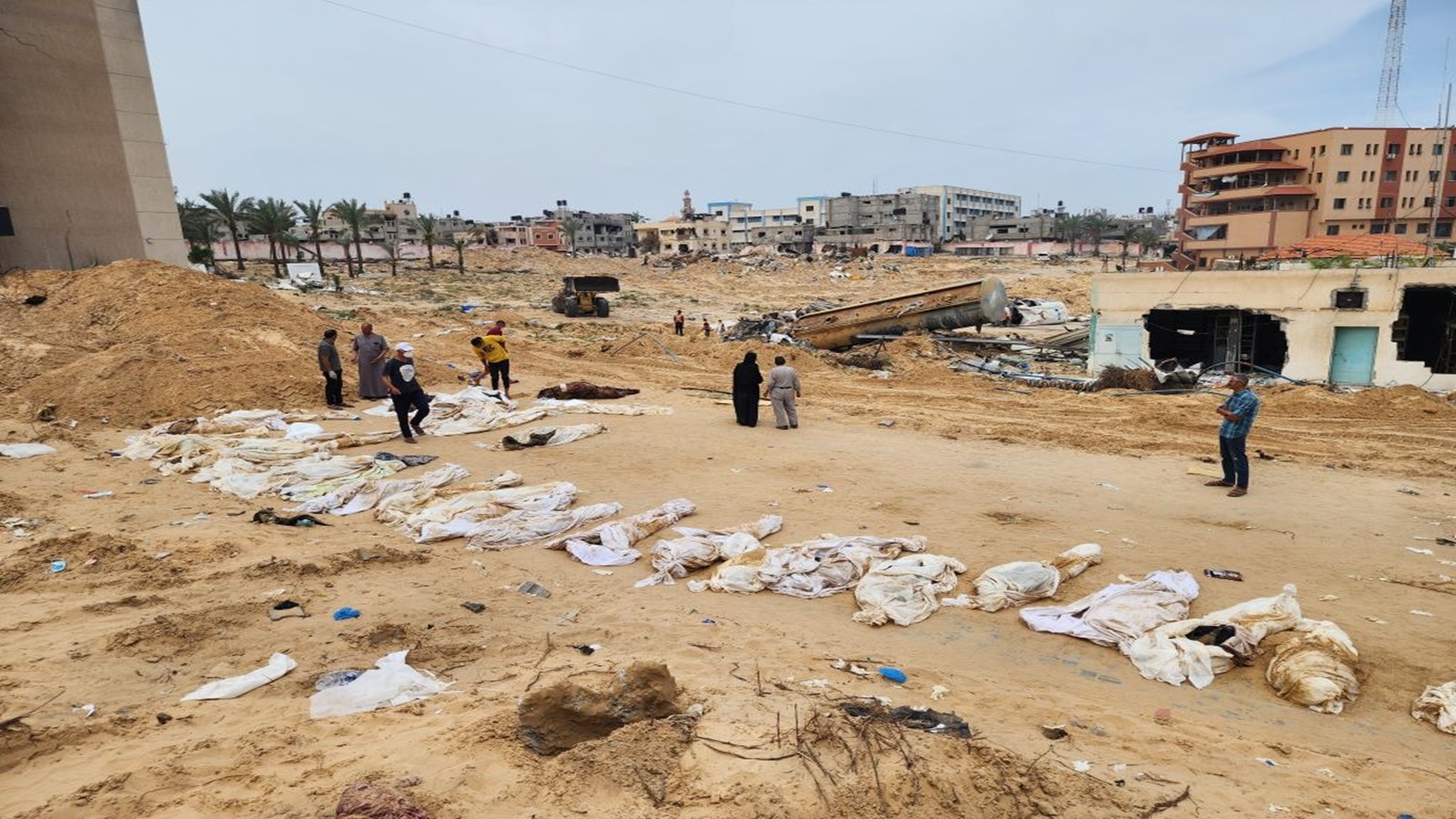 غزة:7 مقابر جماعية بالمستشفيات..بعد اكتشاف مقبرة ثالثة بمجمع الشفاء