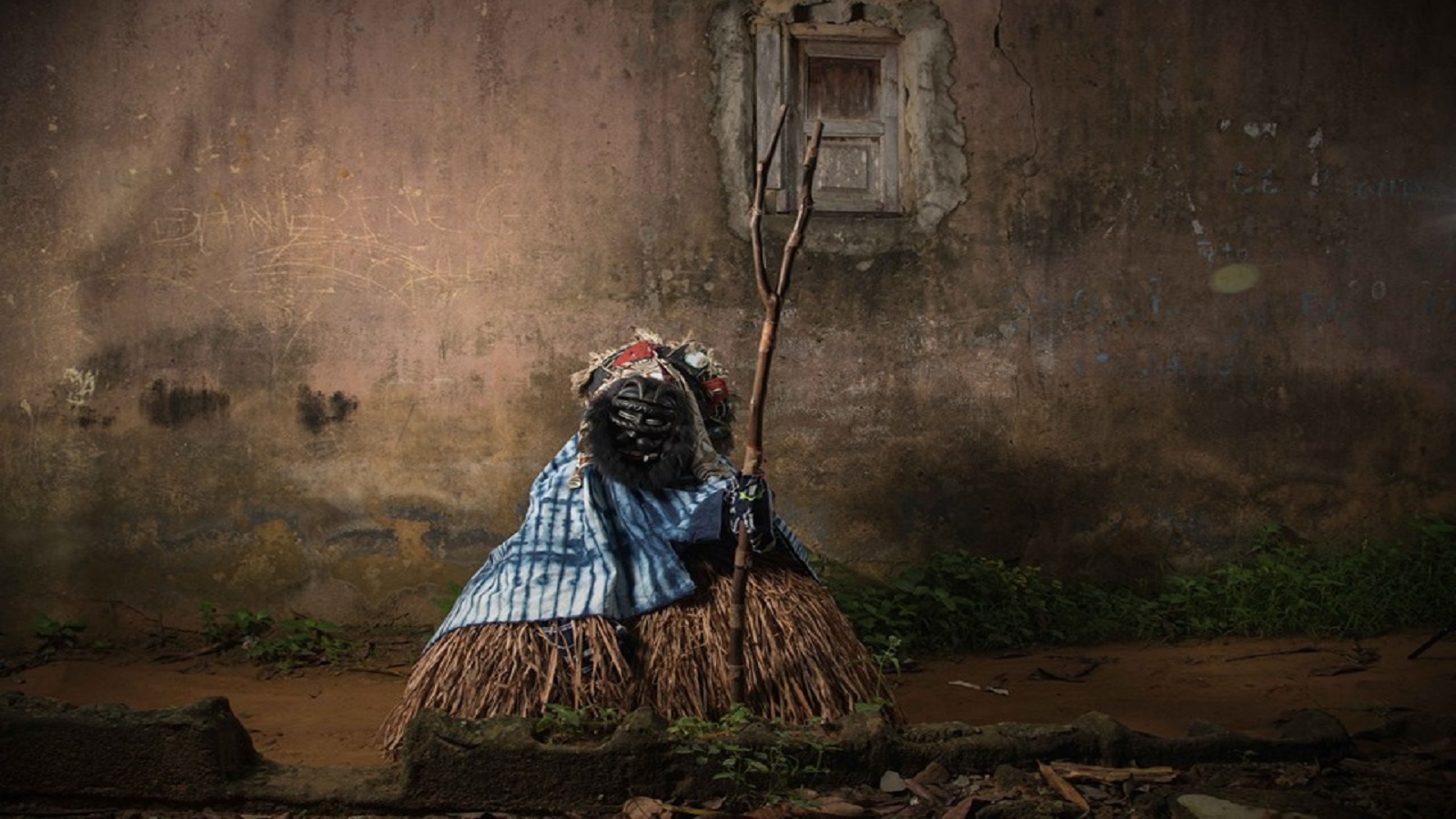 القناع الأثمن عند النيابواز، إحدى قوميات ساحل العاج، يُستعمل في طقوس إثنية (مصطفى شعيتلي، لبنان)
