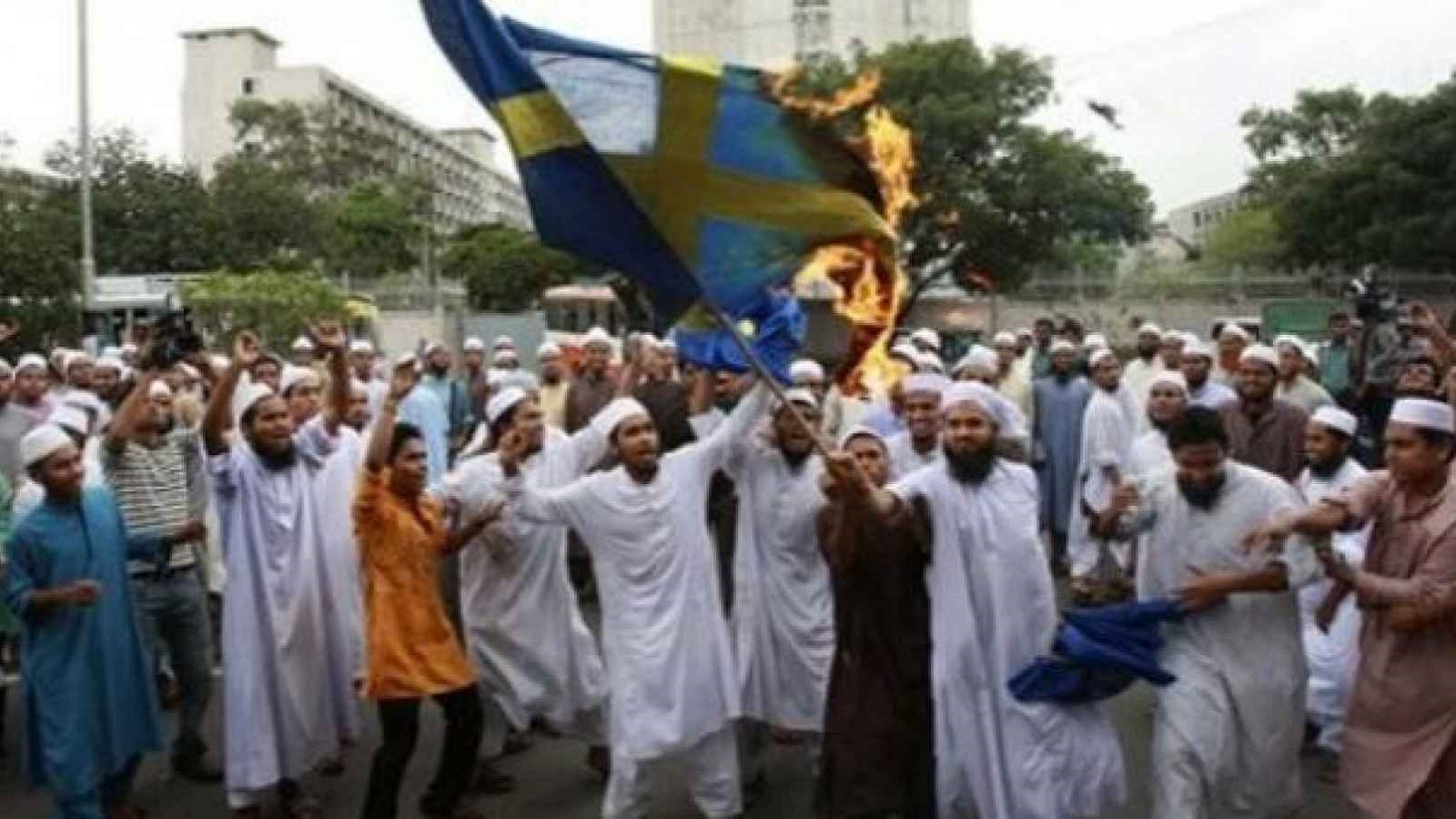 السويد تجنح ضد المهاجرين