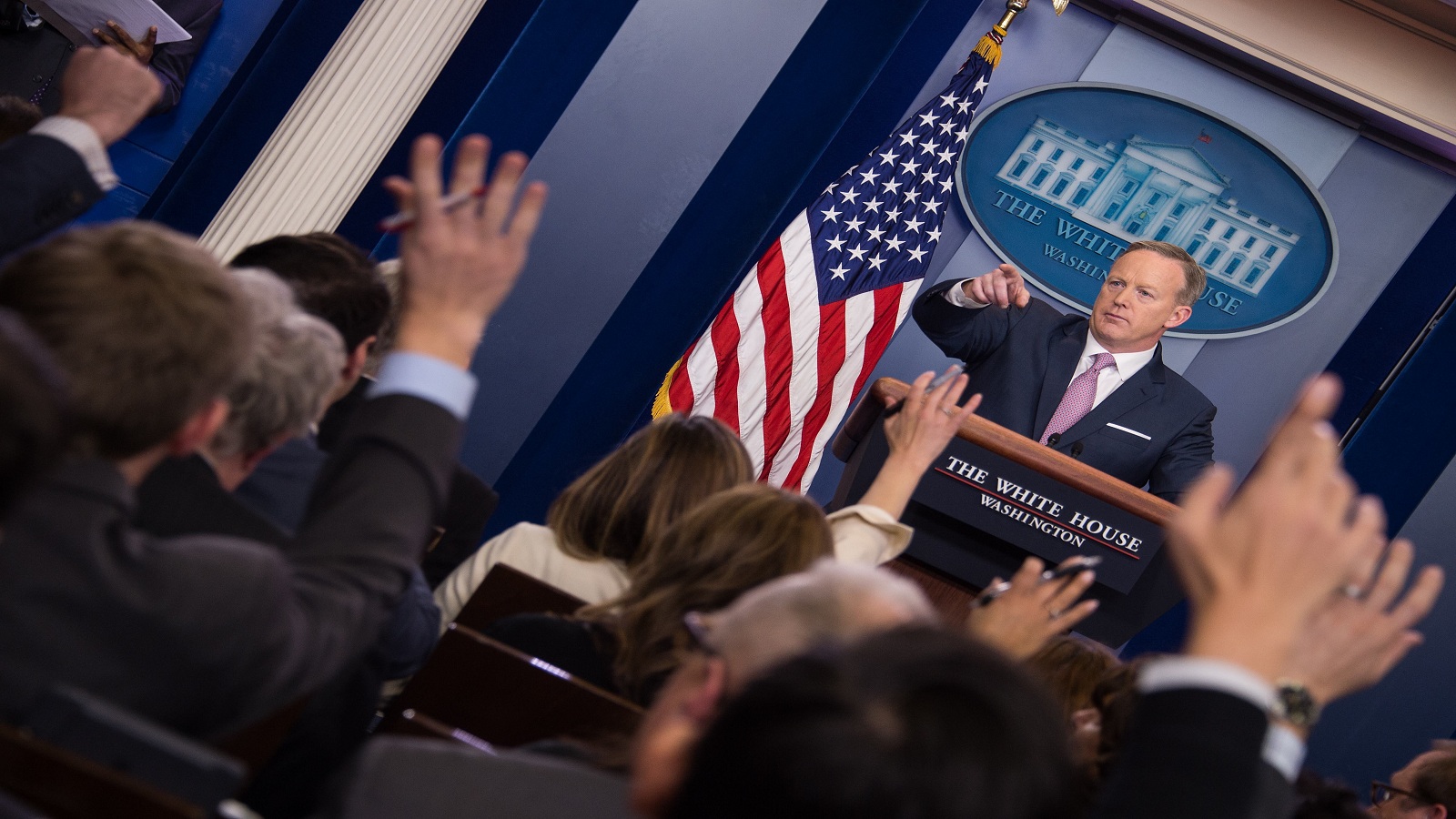 البيت الأبيض للصحافة: لن نكذب عليكم.. وإعلاميون: لا تصدقوا!