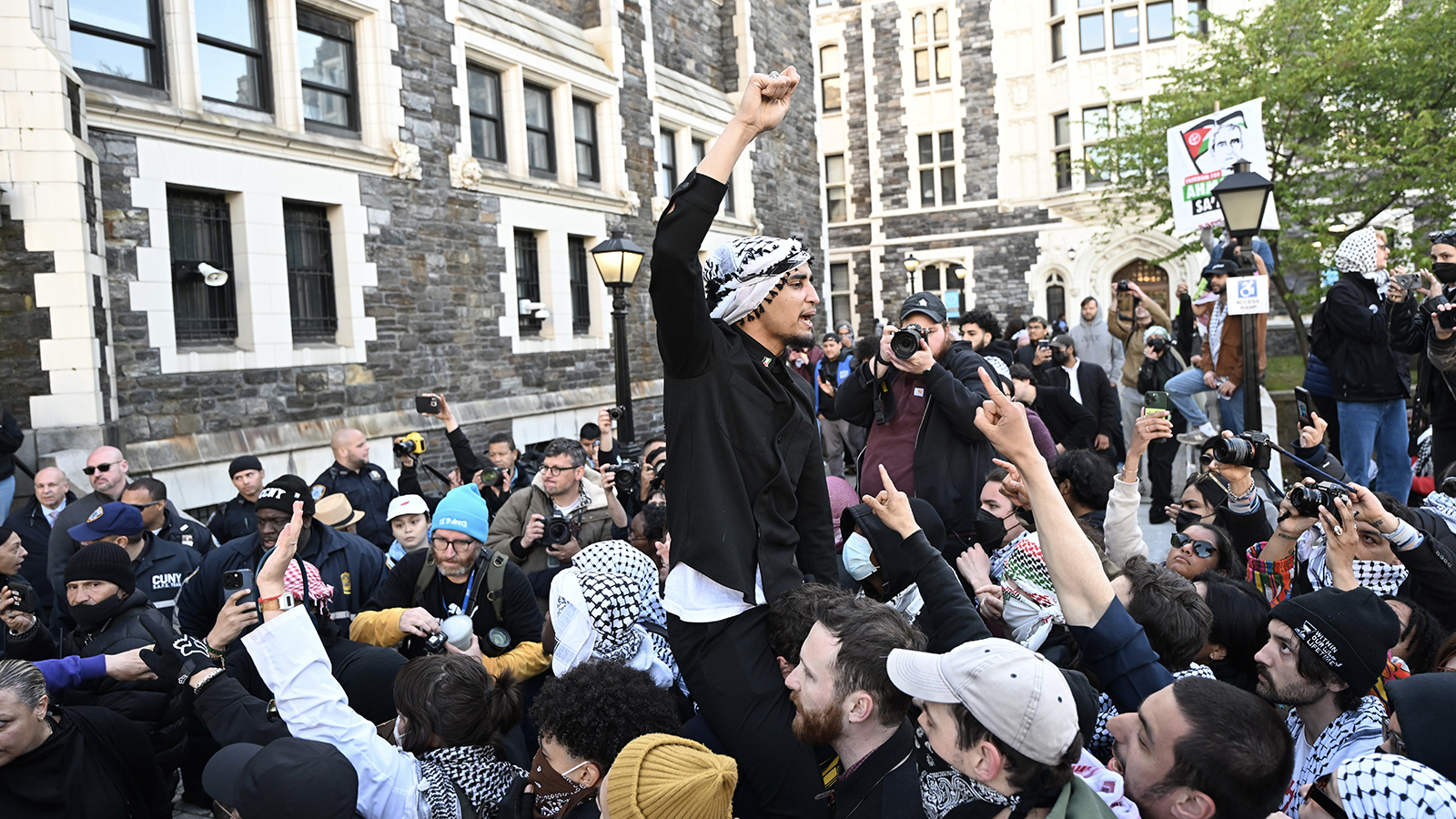 الجامعات الاميركية:الشرطة توقف مئات الطلاب..والغضب يتفاقم