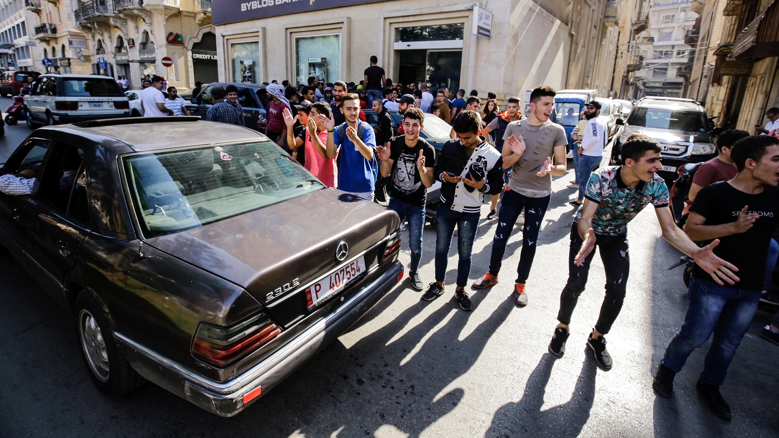 شرطة البلدية في طرابلس تعتدي على الأطفال علناً