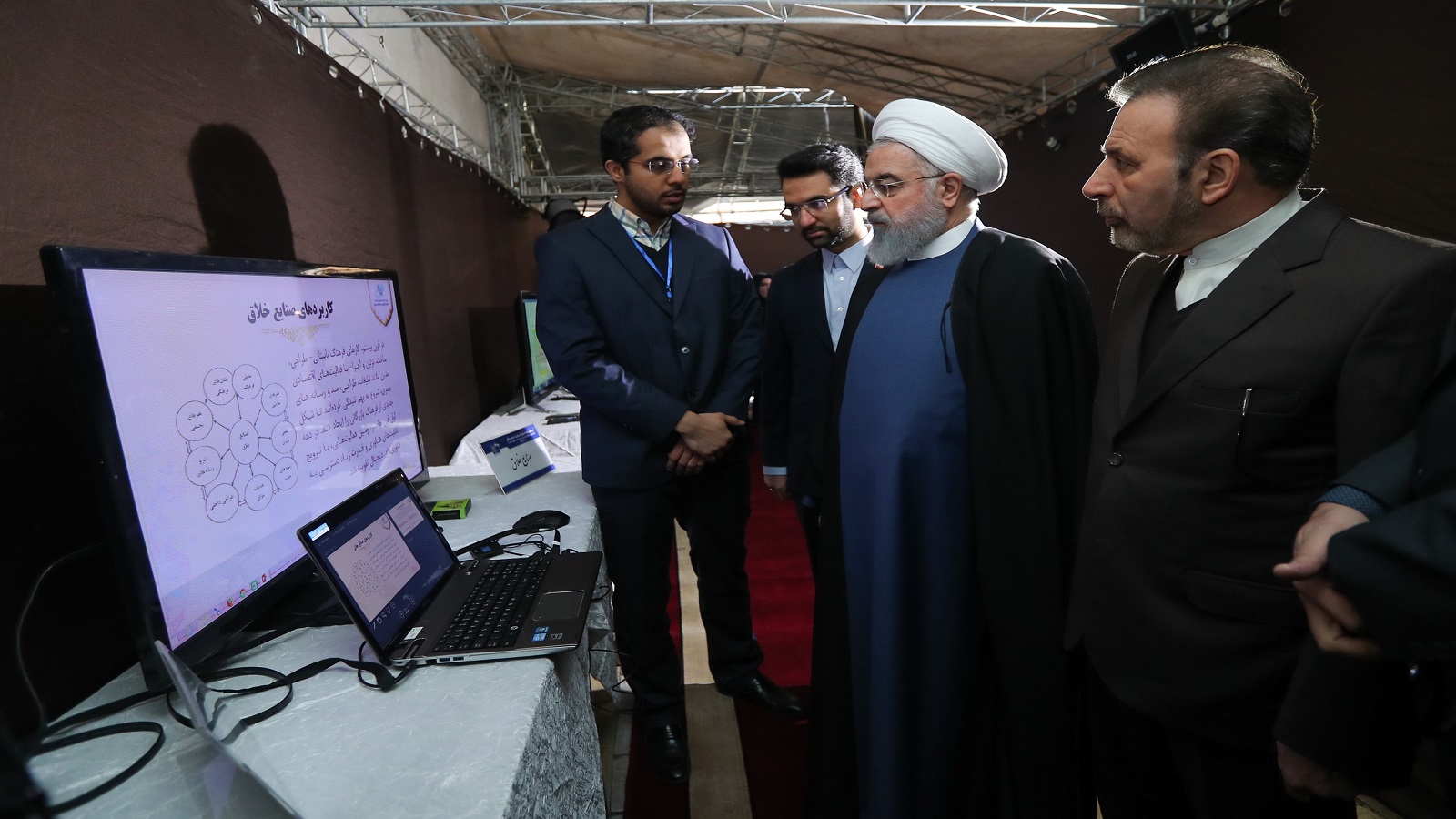 روحاني: حجب مواقع التواصل لا ينفع!