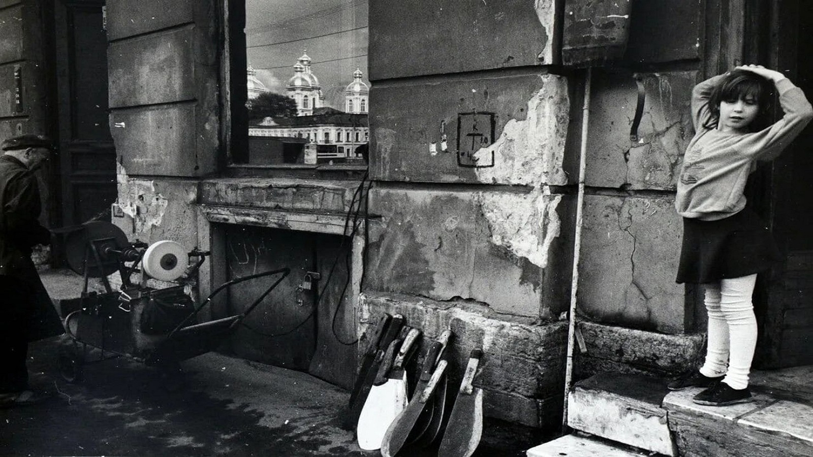 الفوتوغرافي بوريس سميلوف...الصورة السوفياتية المُهرّبة إلى "معارض الشقق"