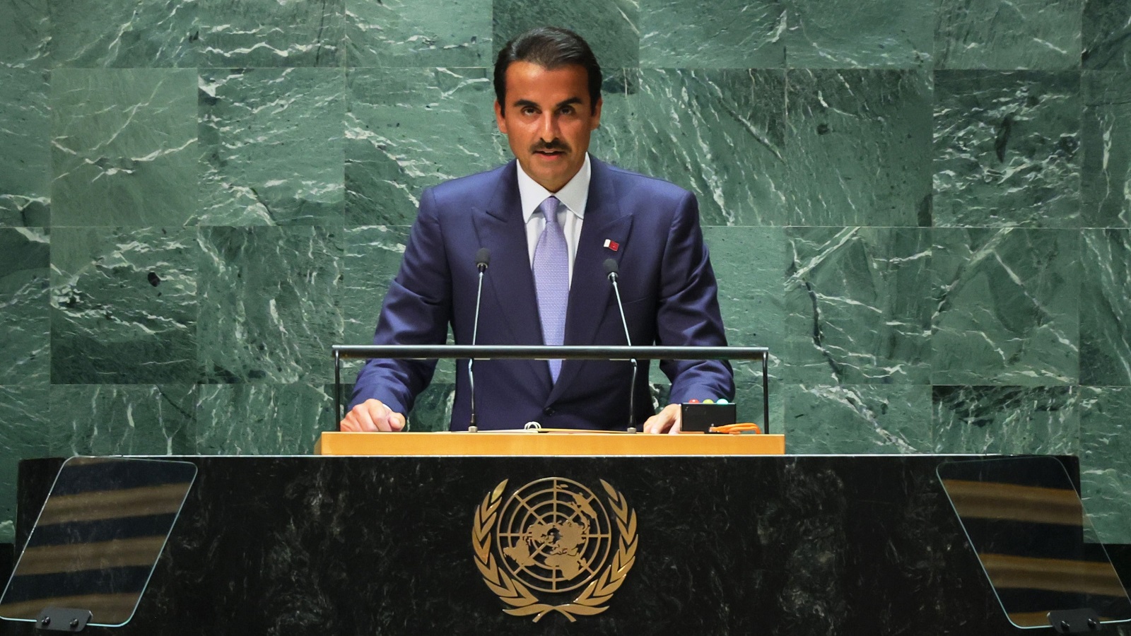أمير قطر:الخطر محدق بمؤسسات الدولة اللبنانية