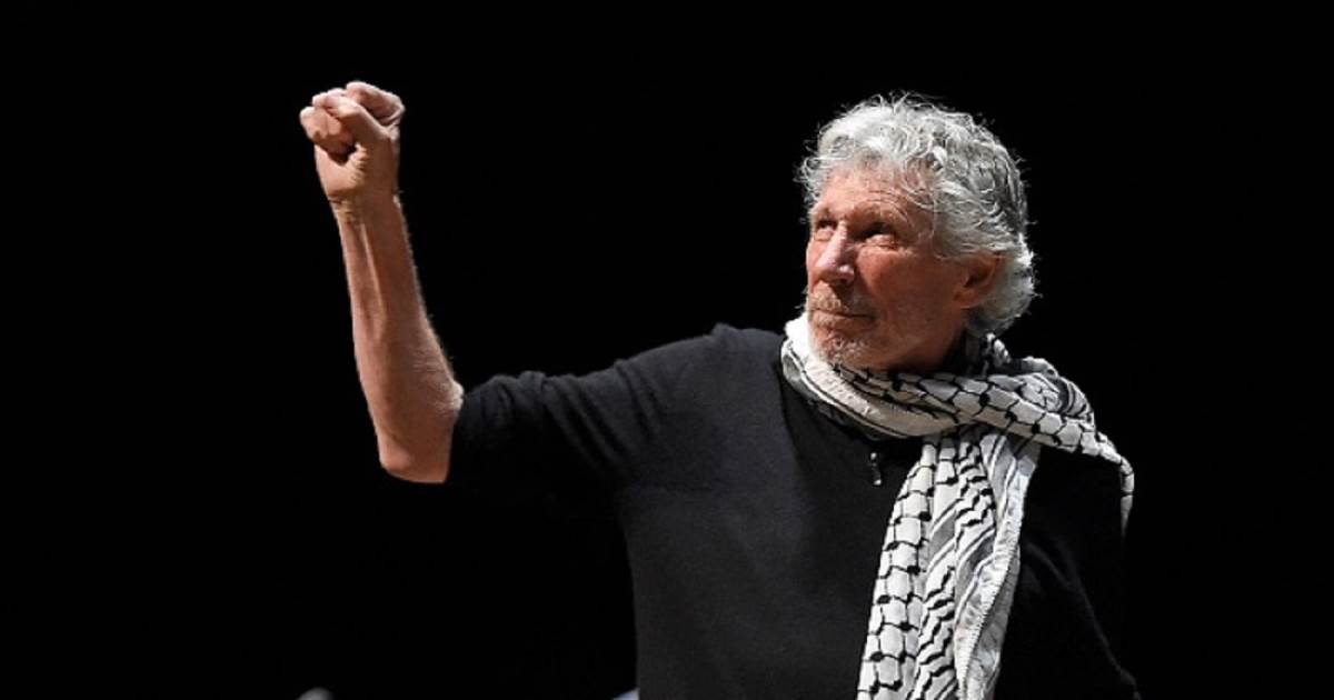 Roger Waters Shows Solidarity with Palestine at Concert in Uruguay