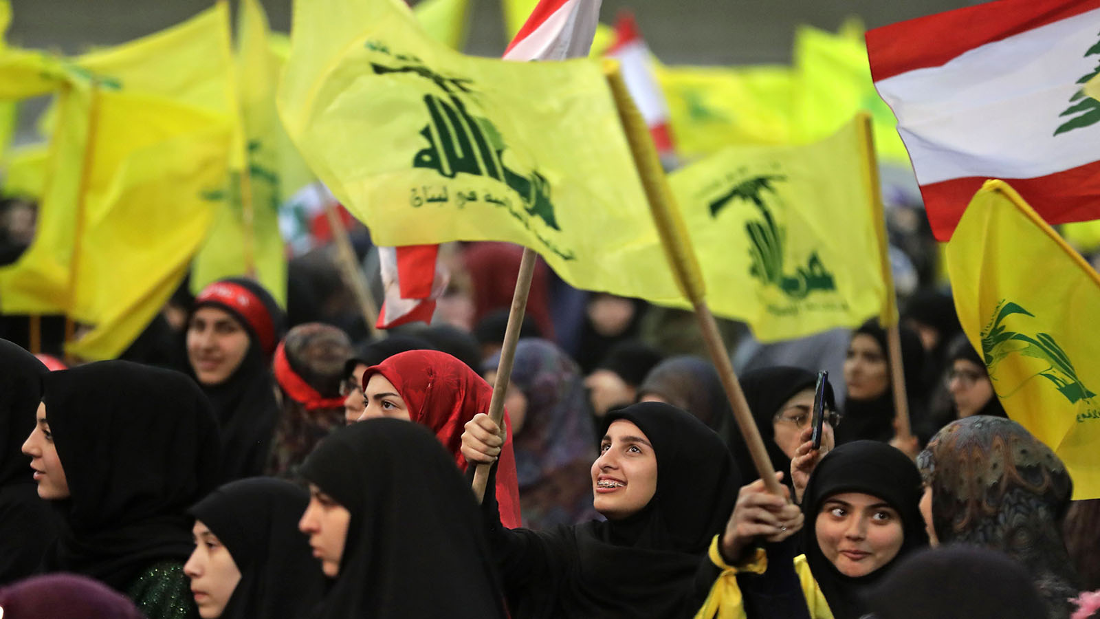 "حزب الله" يتبرأ من منار صباغ ونواف الموسوي
