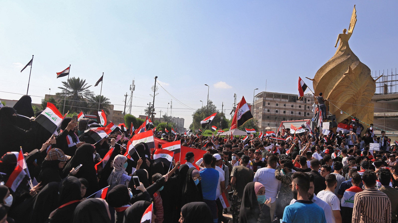العراق:الأمن يستعيد ميناء أم قصر..والسيستاني يستعجل قانون الانتخابات