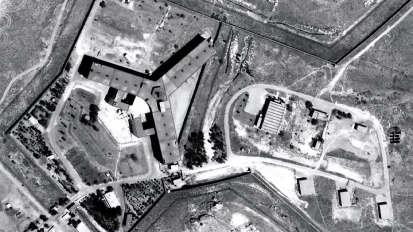 سجن صيدنايا: مصنع الموت والاختفاء القسري في سوريا
