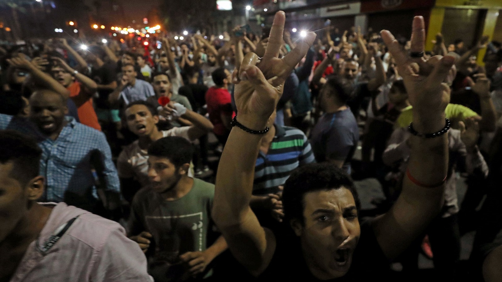 اللبنانيون يدعمون المصريين: ثوار الحناجر.. وثوار الكيبورد