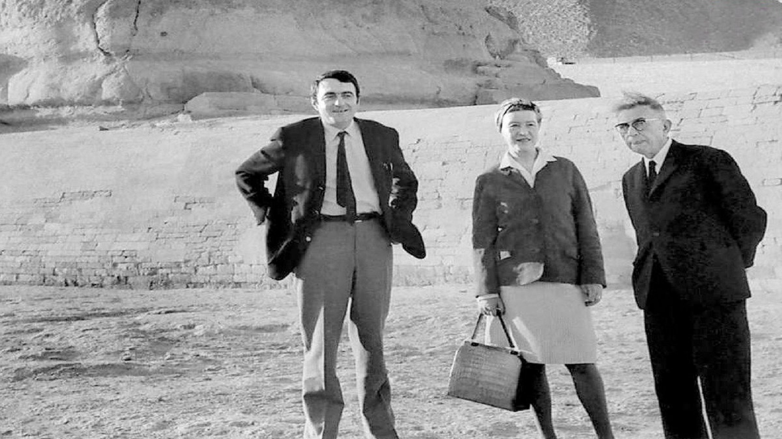 مع سارتر ودو بوفوار في مصر.