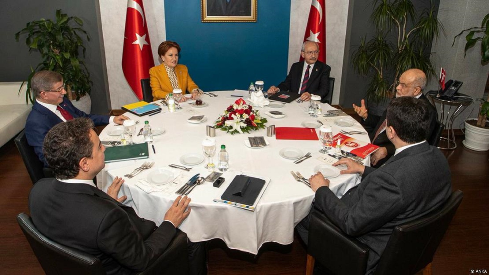 أحزاب المعارضة التركية..نحو التحاور مع الأسد لحل أزمة اللاجئين