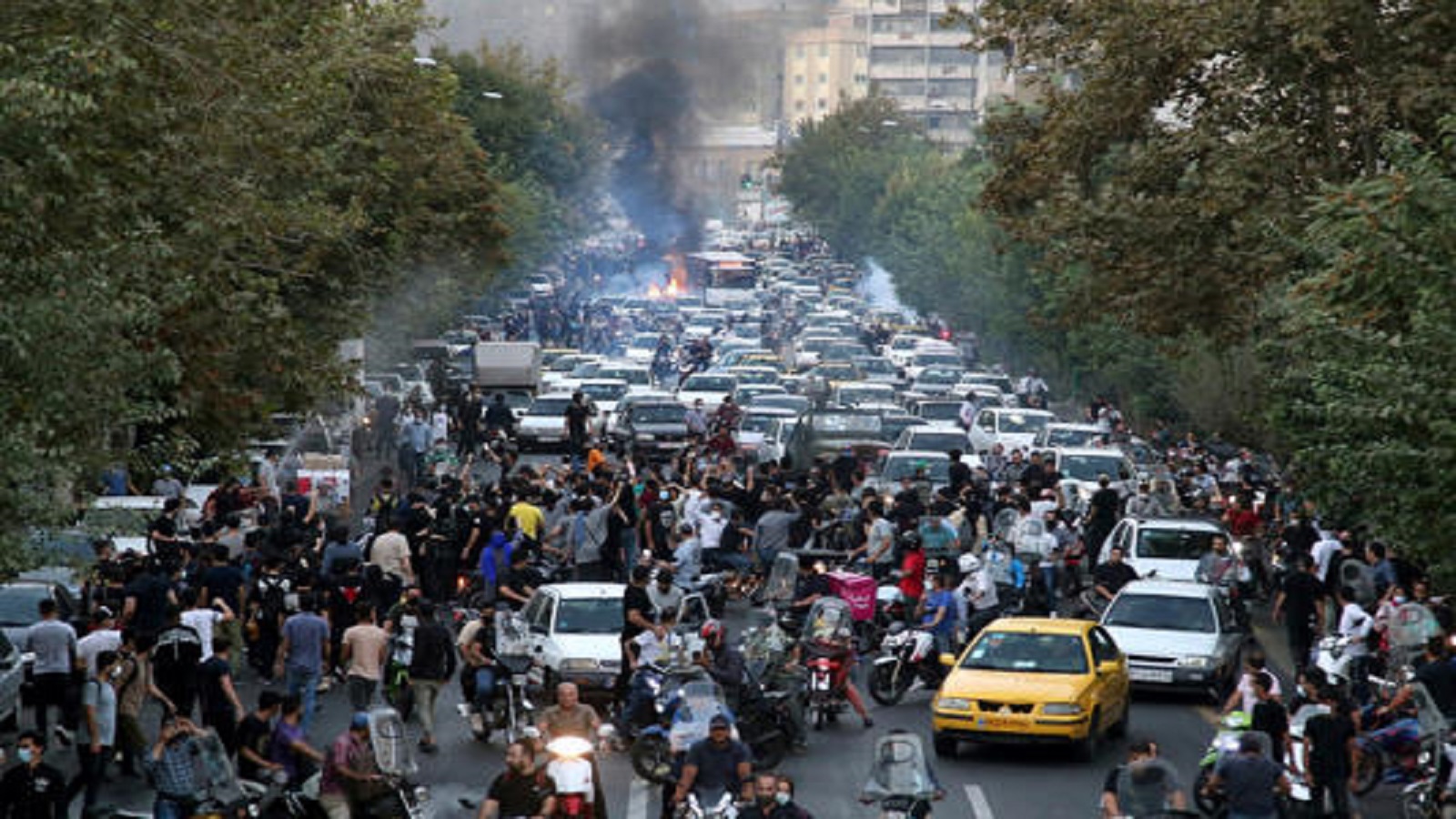 طهران تحمل واشنطن مسؤولية الاحتجاجات..وتتعهد بالرد