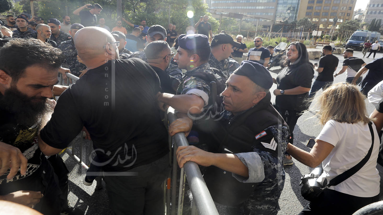مسيرة الحريّات: تظاهرة تواجه بعنف "متشددين"