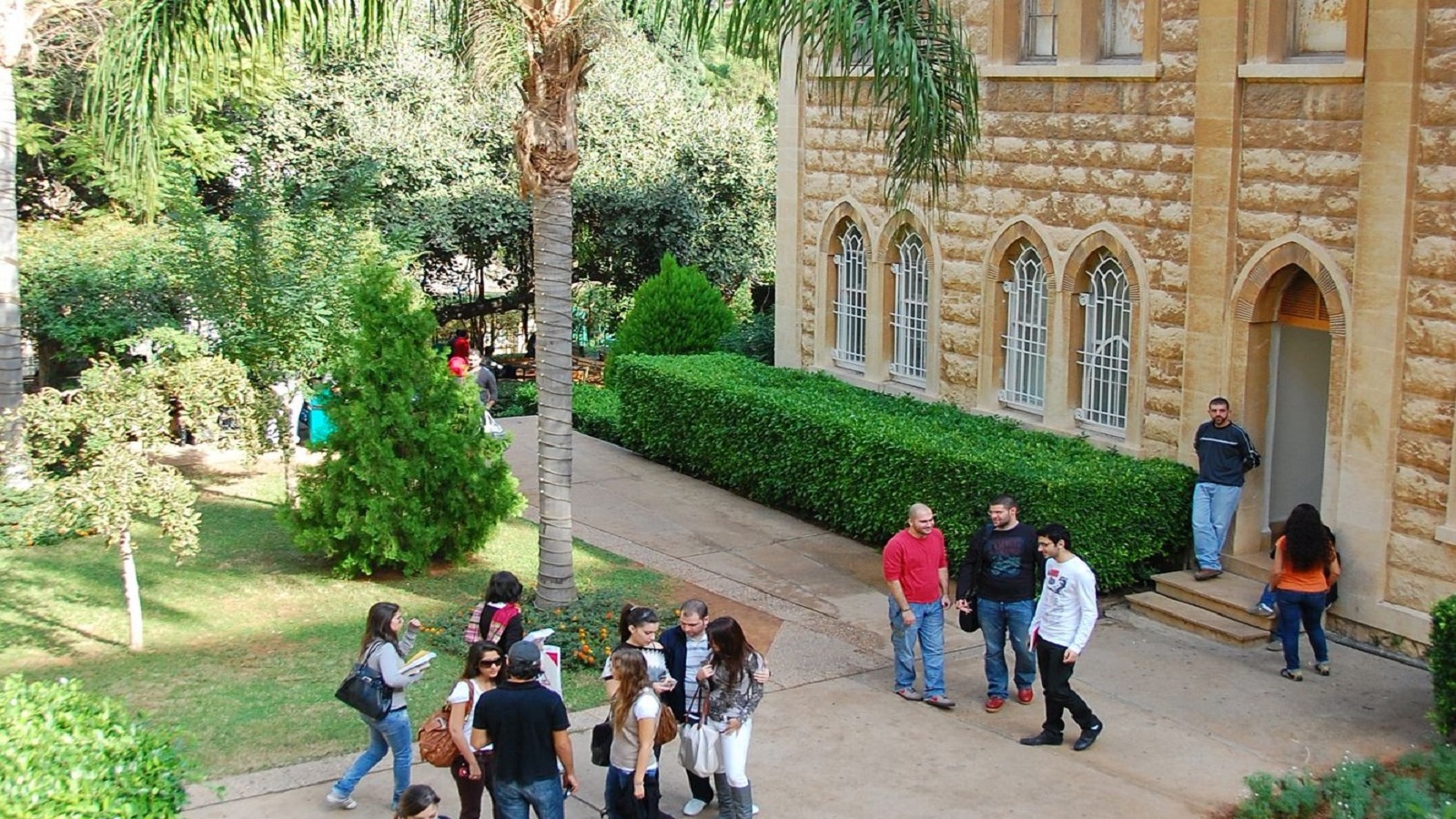 "اللبنانية الأميركية" تمنع طلابها من تكريس مصلى بحرمها