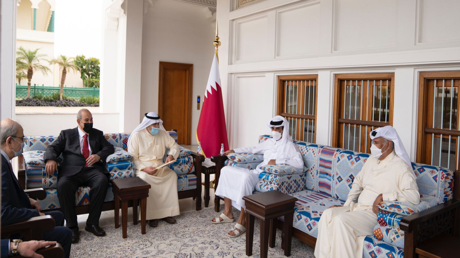 أمير قطر يستقبل مجلس العلاقات العربية:ورقة عن"أزمة النظام العربي"
