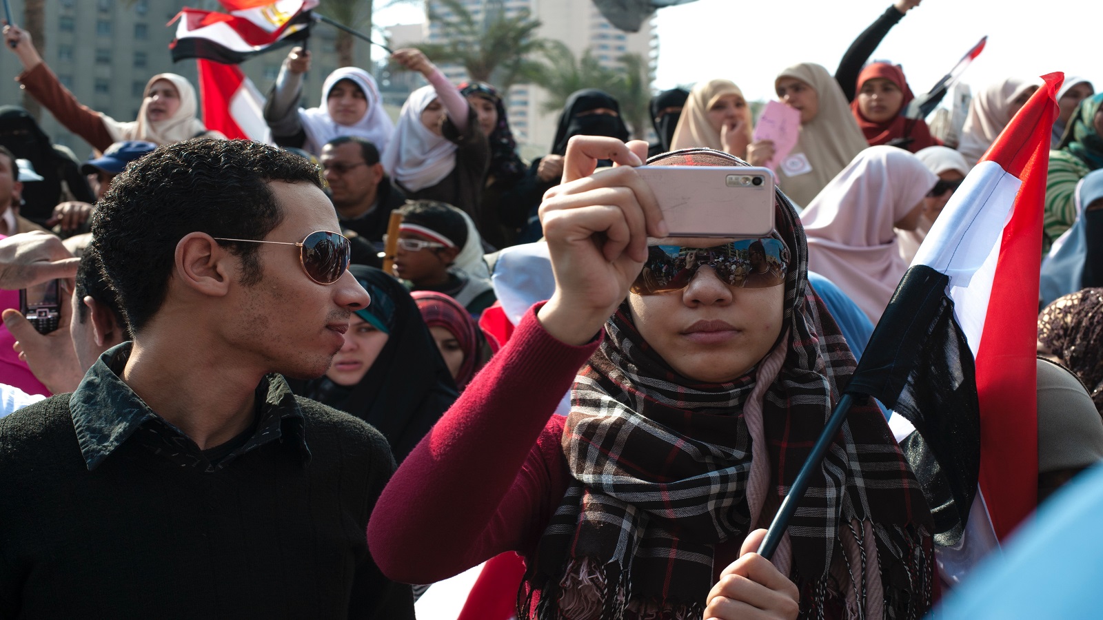 في الذكرى العاشرة لانطلاقة "الربيع العربي": المجد للهواتف الذكية!