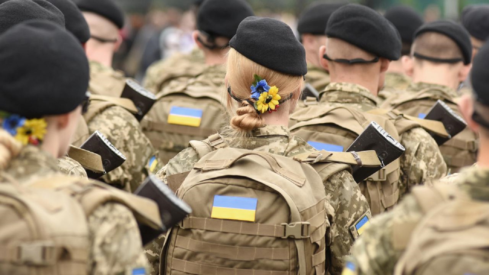 الأوكرانيات المقاتلات: جدلية الجمال والسلاح.. والمساواة في الموت