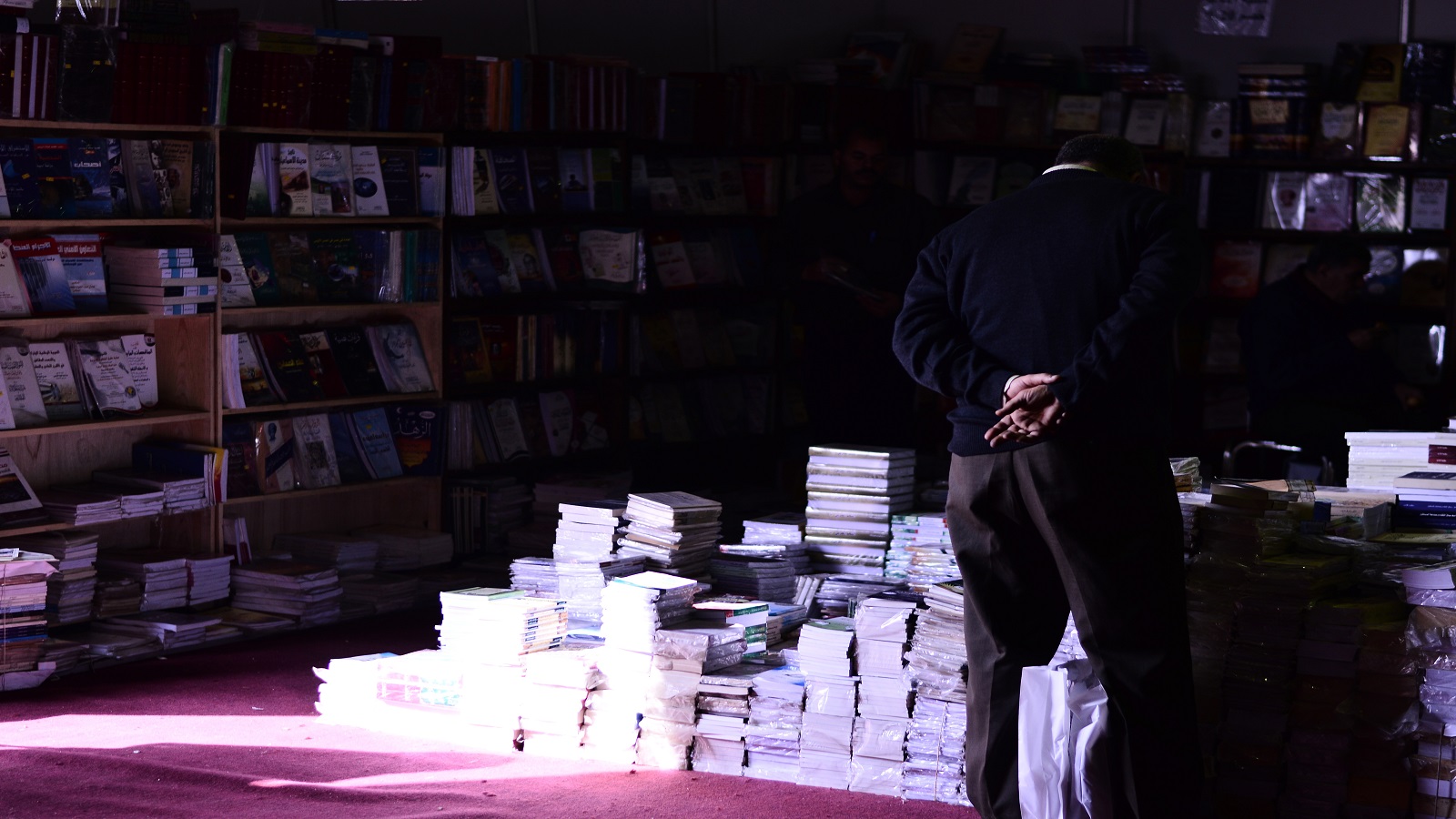 نقل معرض القاهرة للكتاب: حل مشاكل العاصمة بهجرها