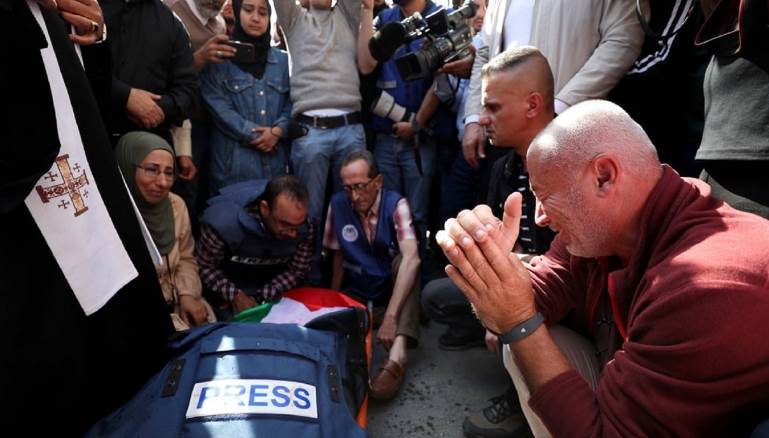 ورطة إسرائيل: التحقيقات تدحض مزاعم الاحتلال حول اغتيال شيرين