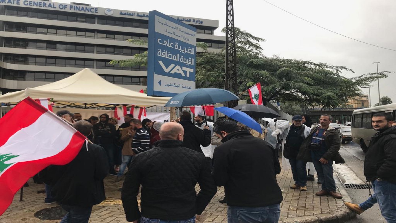  حزب سبعة يقفل مبنى الTVA احتجاجاً على عدم تشكيل الحكومة