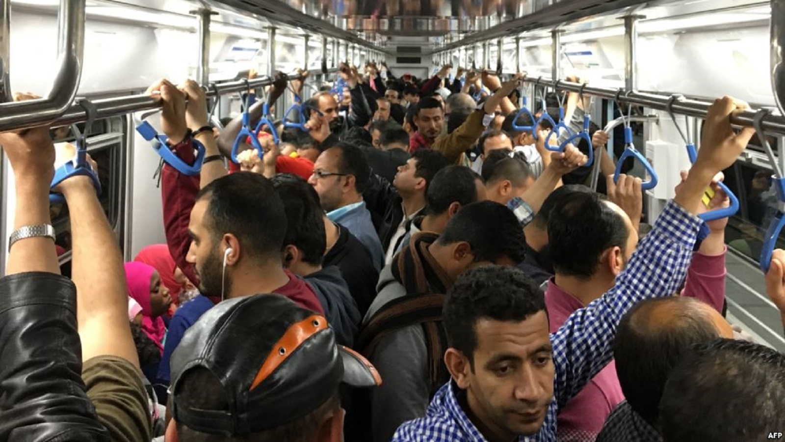 مترو القاهرة.. نهاية الآدمية