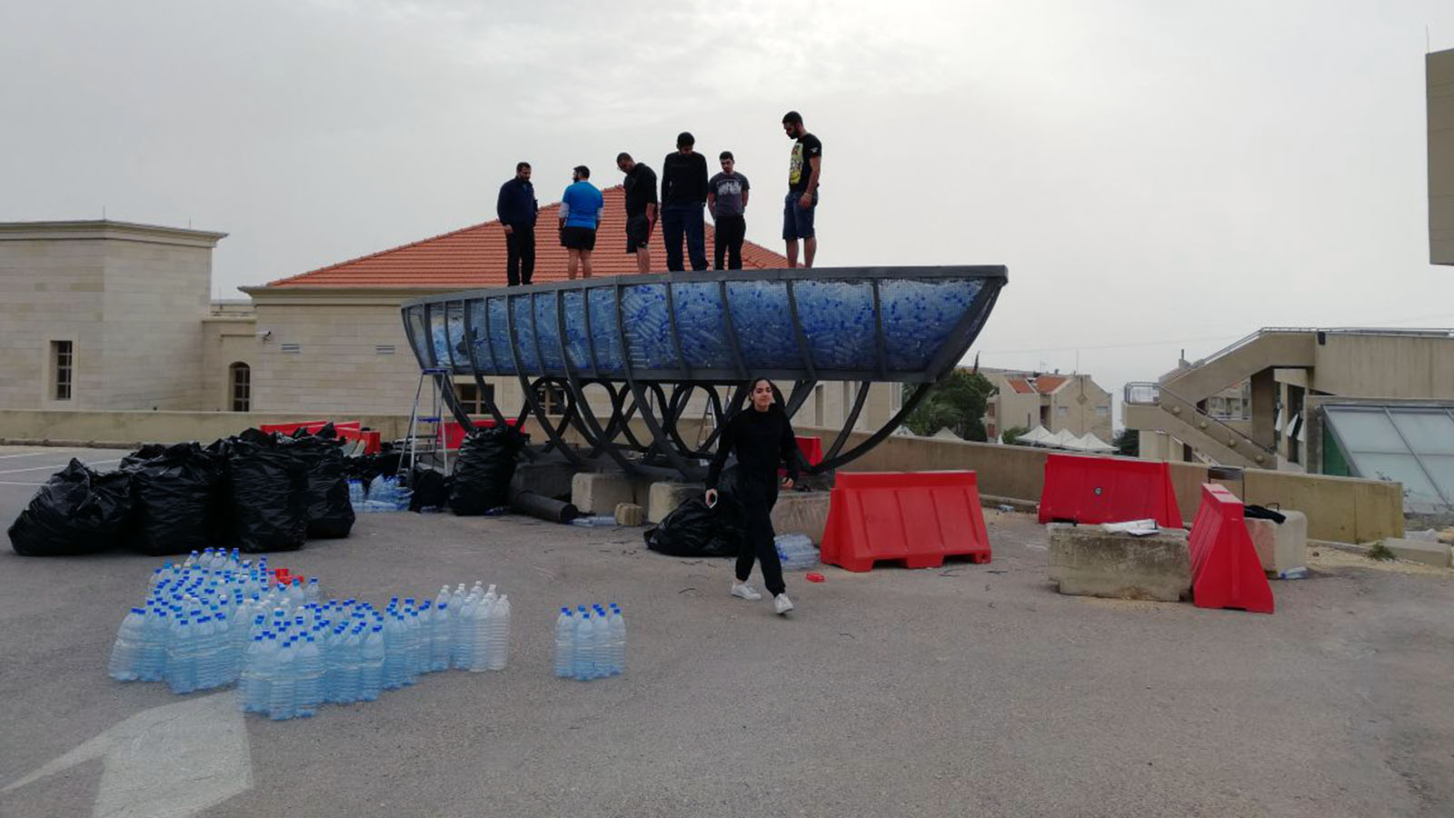 لبنان يطلق أول سفينة في العالم.. من العبوات البلاستيكية