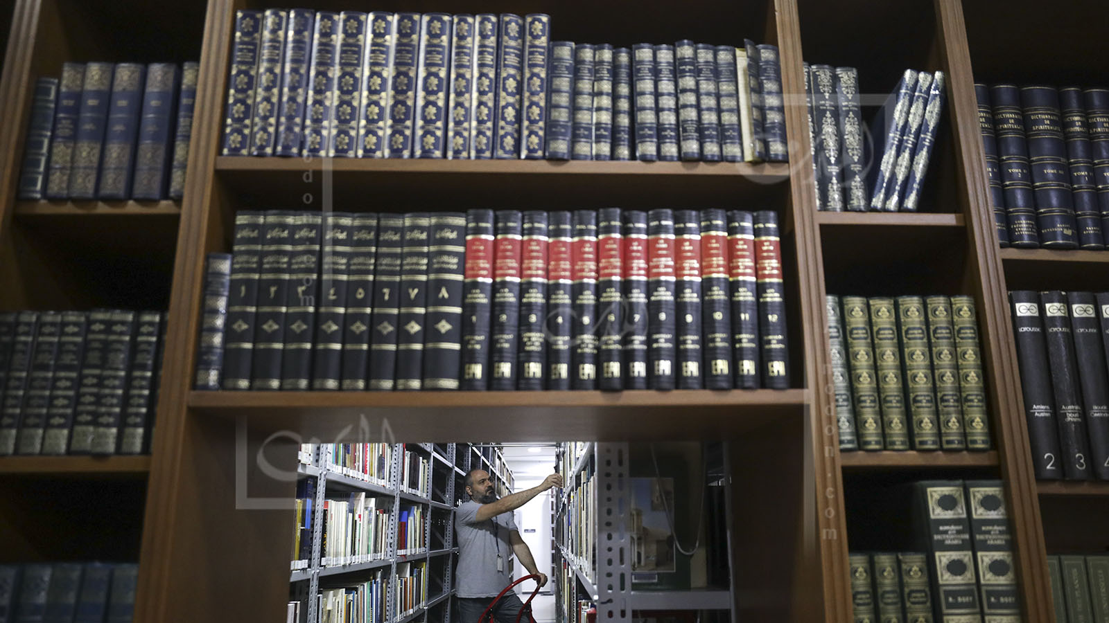 مكتبة "الكسليك" تؤرشف الكتب والذاكرة ومنازل لبنان الكثيرة