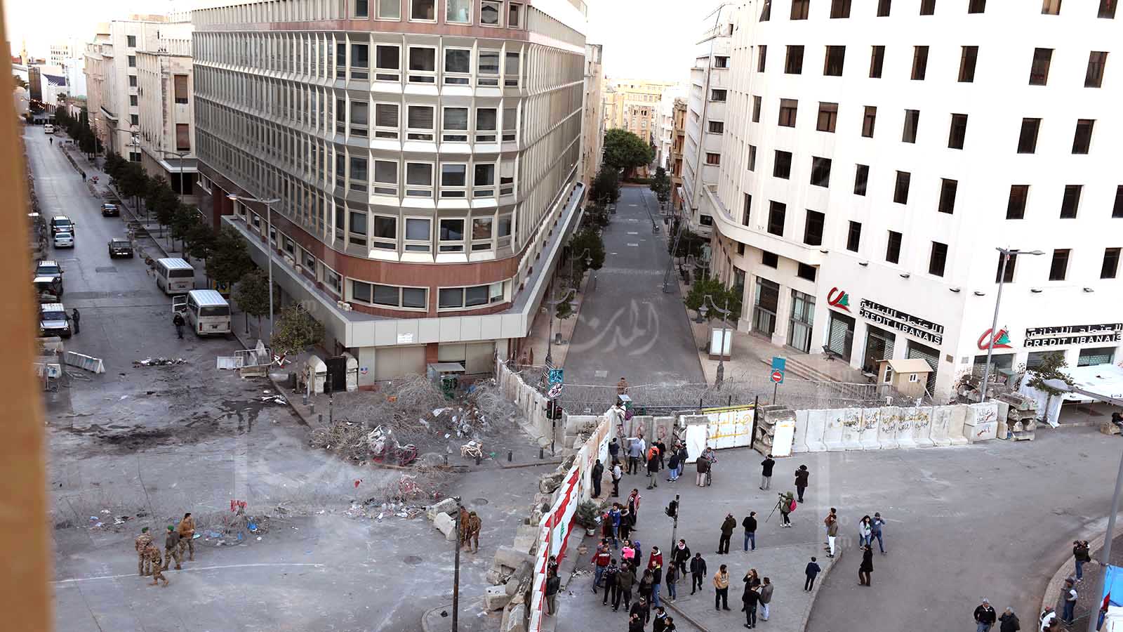 السلطة اللبنانية تبني منطقة عازلة أشبه بجدار برلين
