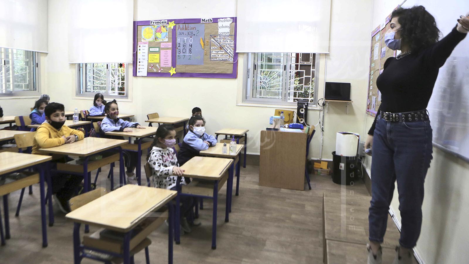 تواطؤ النوّاب مع المدارس الخاصة: خطة ابتزاز الأهالي