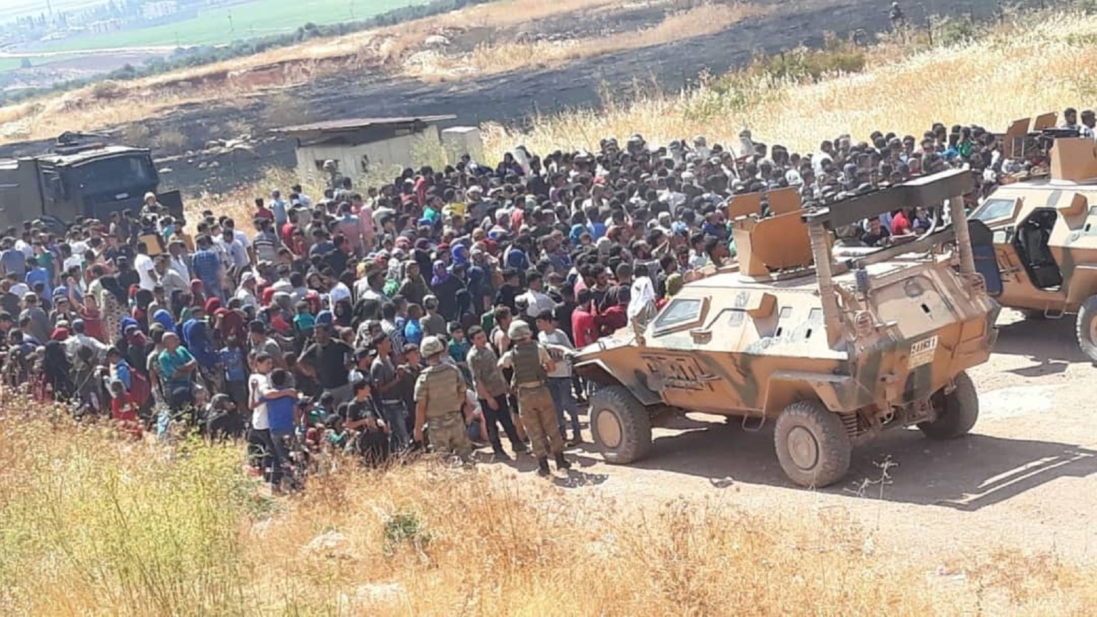 مظاهرات على الحدود السورية-التركية لوقف المجازر في إدلب