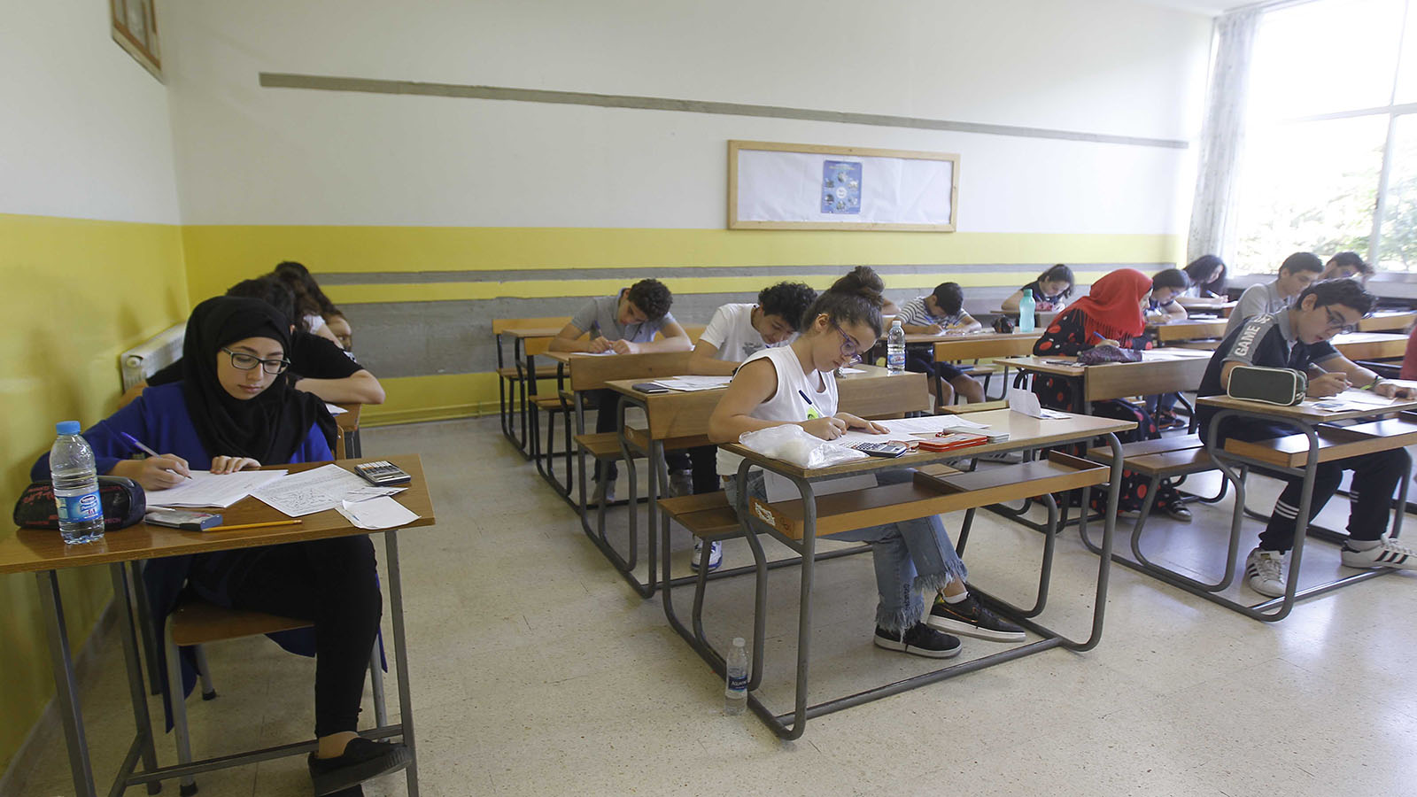 لعنة تصيب تلامذة لبنان: صف "الأول ثانوي"
