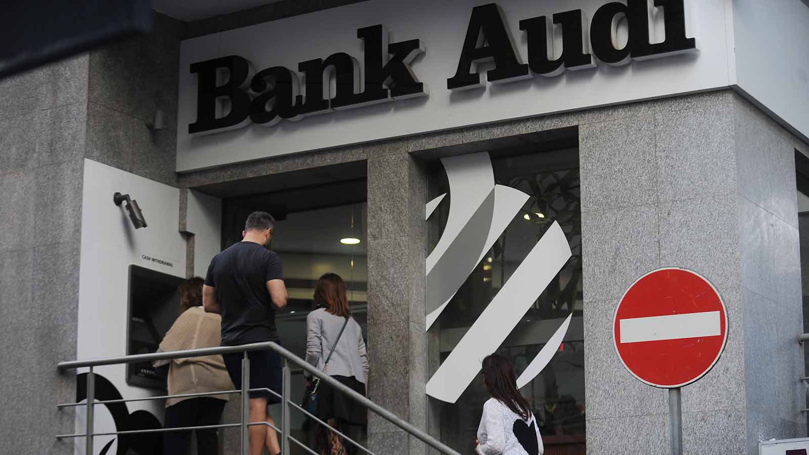 بنك عودة في مصر يبيع كامل رأسماله
