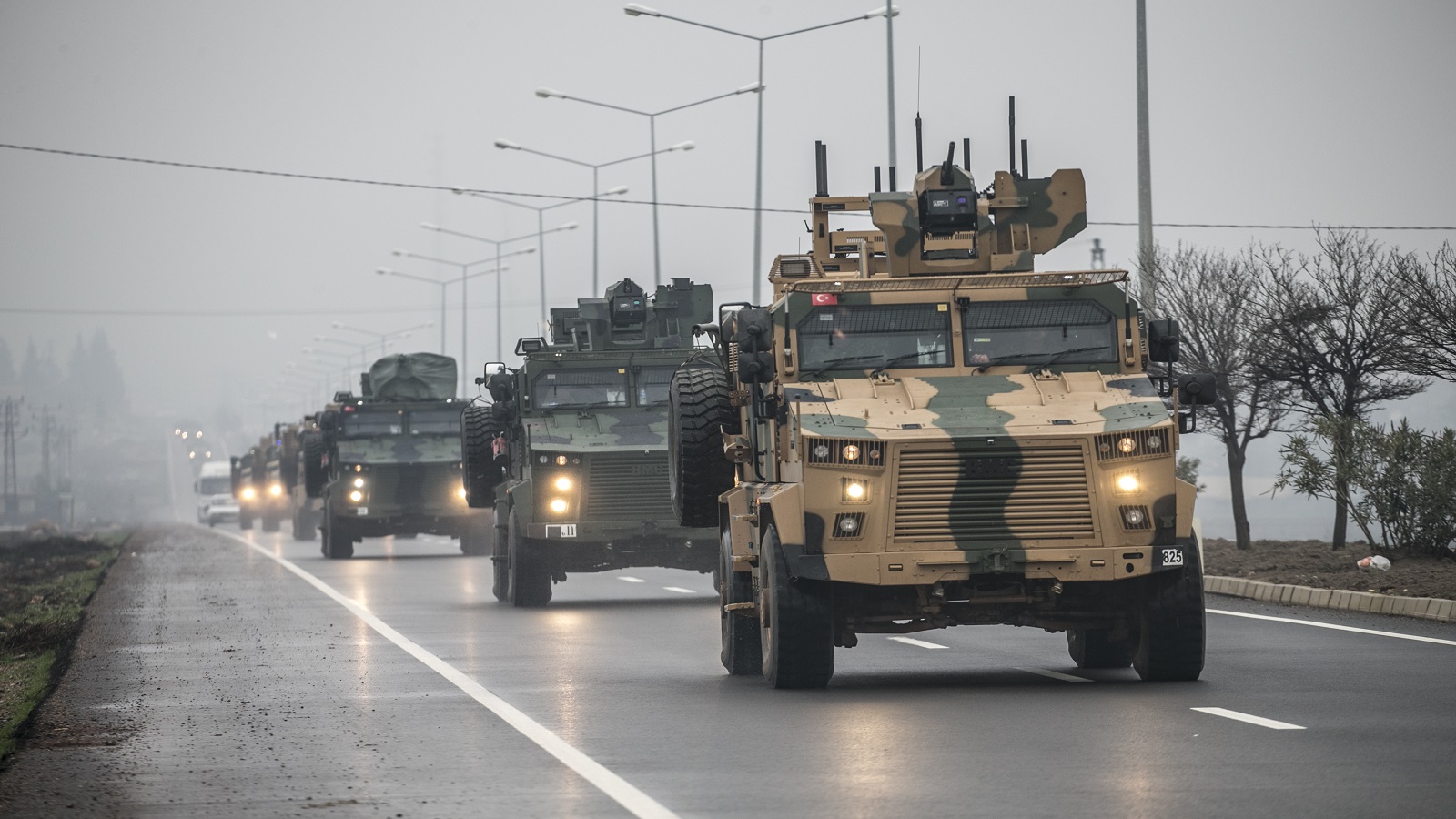 النظام على بعد كيلومتر من سراقب..وتركيا تحشد قواتها