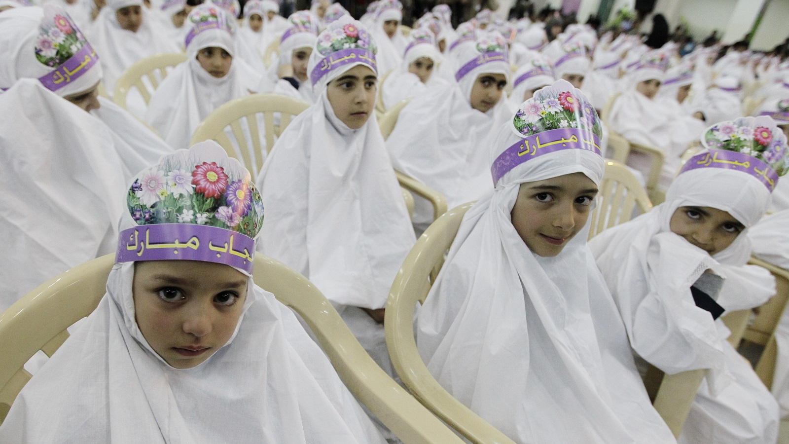 "حرية" ارتداء الحجاب وخلعه لدى النسوة الشيعيات اللبنانيات