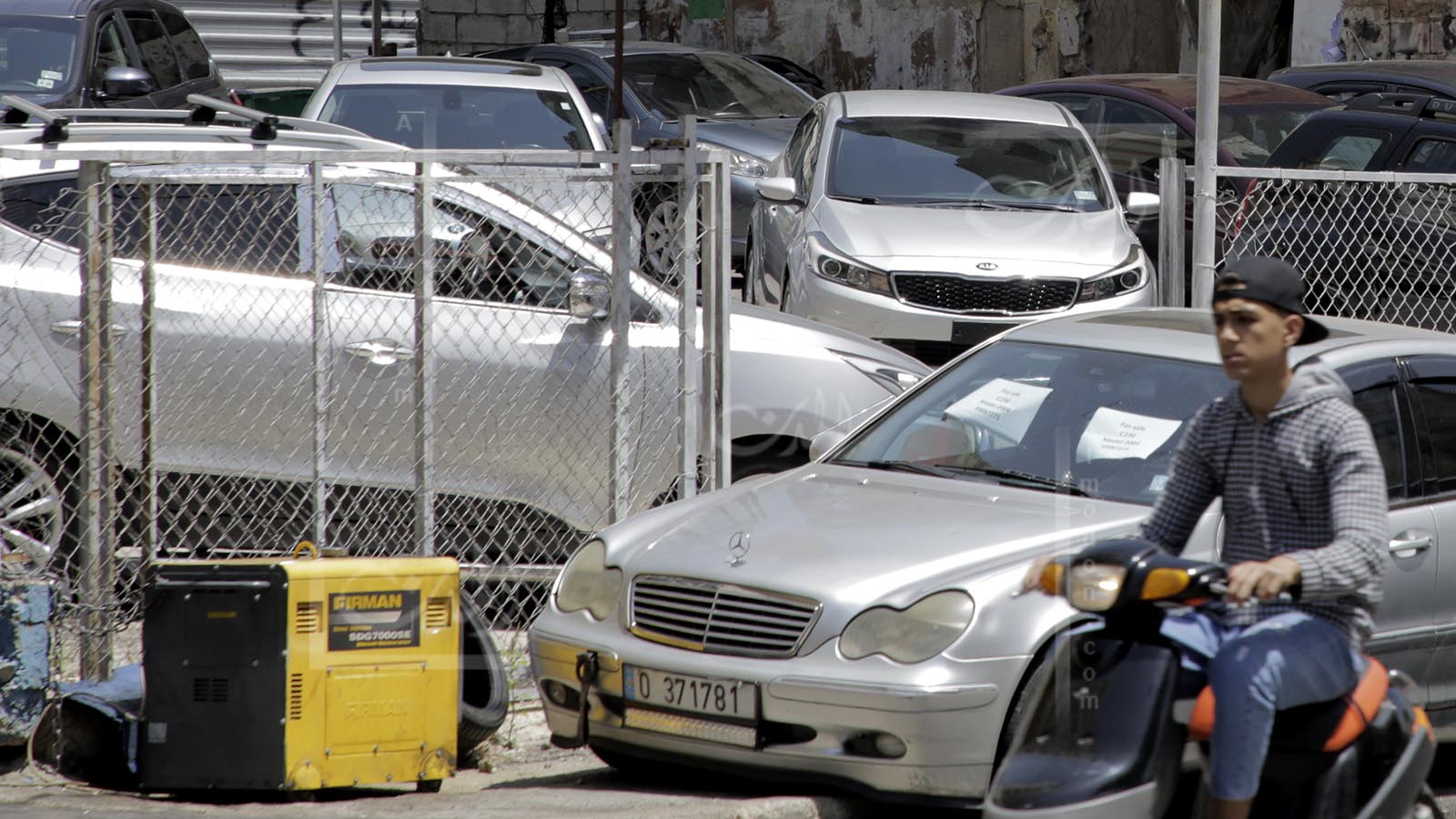 تجار السيارات المستعملة يهددون بالهجرة إلى العراق وإفريقيا