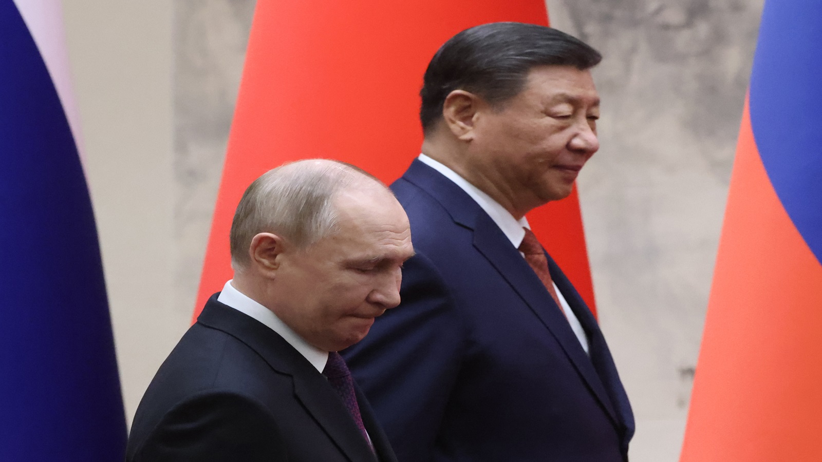 بوتين "يزحف" مع قيادته إلى الصين 