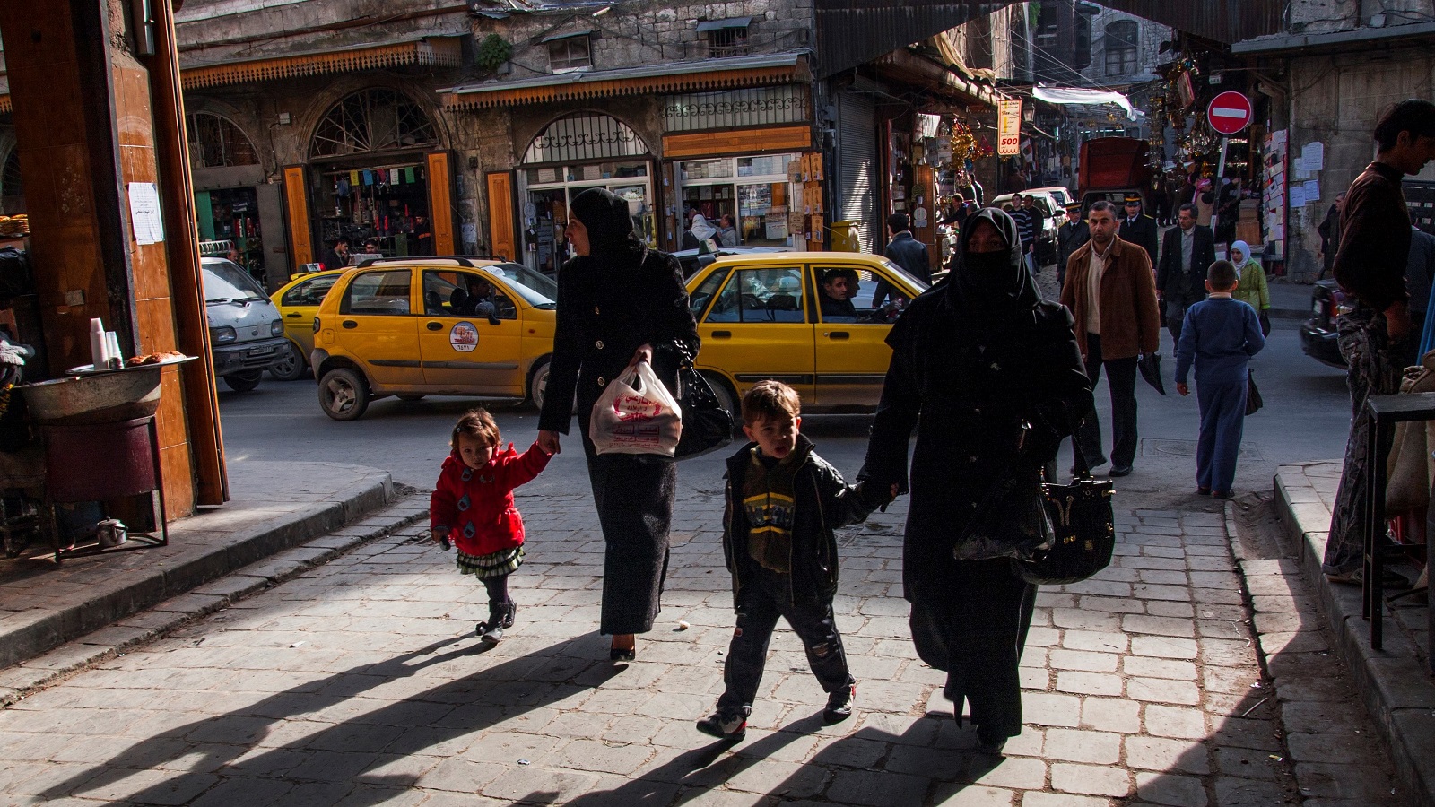 نساء حلب المسيحيات.. وتهريب ذهبها ودولاراتها إلى لبنان وتركيا