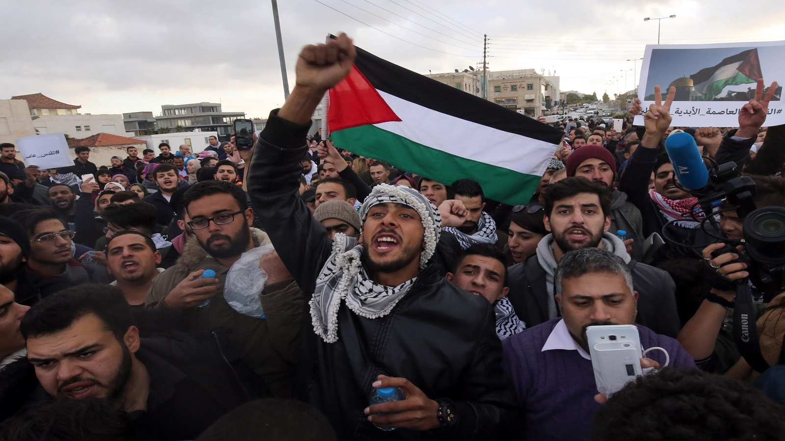 الفلسطينيون بين خبز اليوم وجنى السياسي