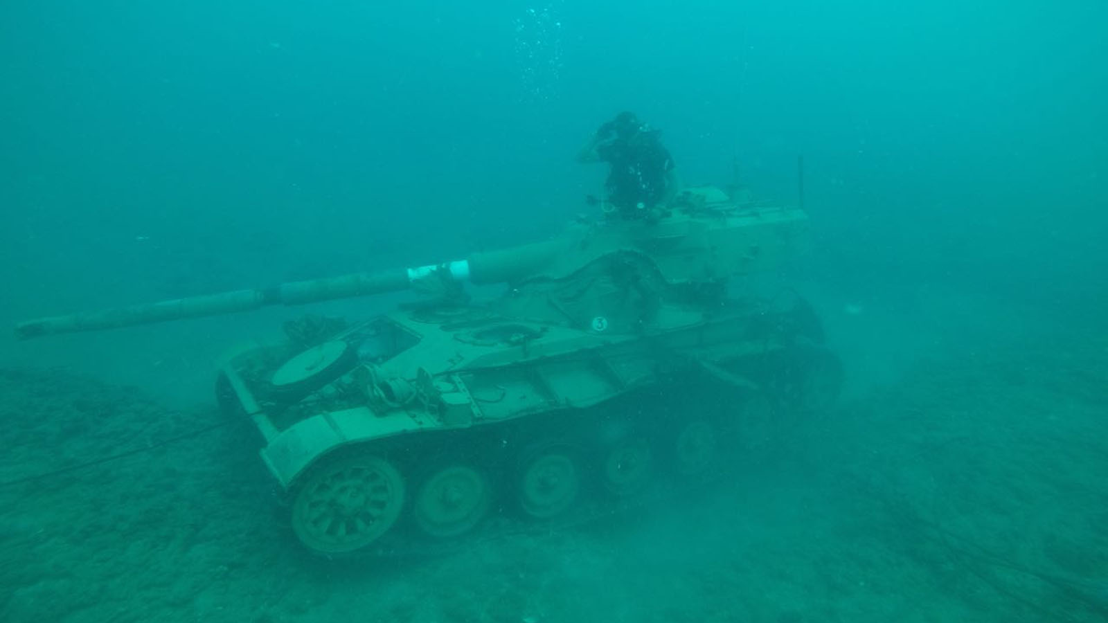 "حدائق تحت الماء" في صيدا: 10 مركبات تابعة للجيش