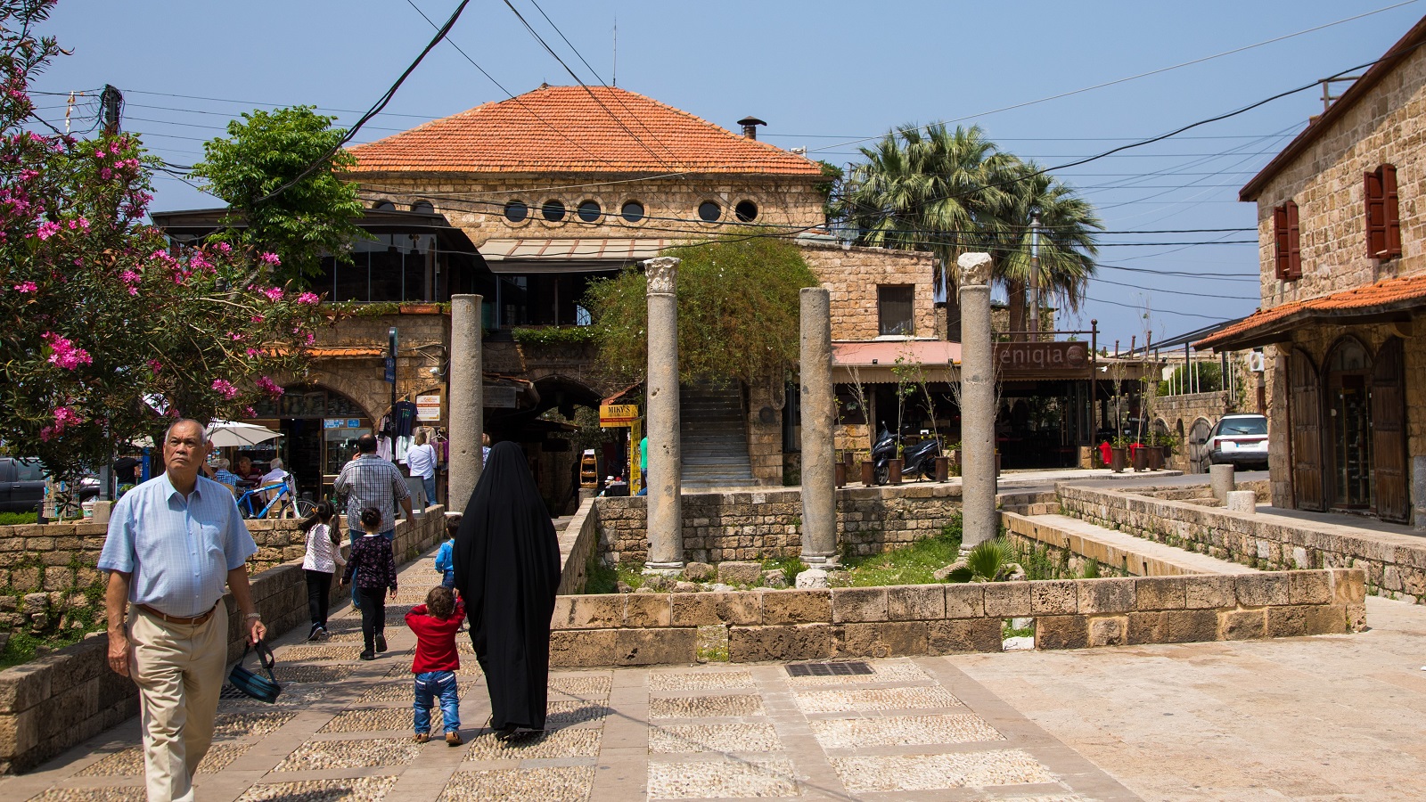 لبنان "الرخيص" يجذب العرب والمغتربين في الأعياد