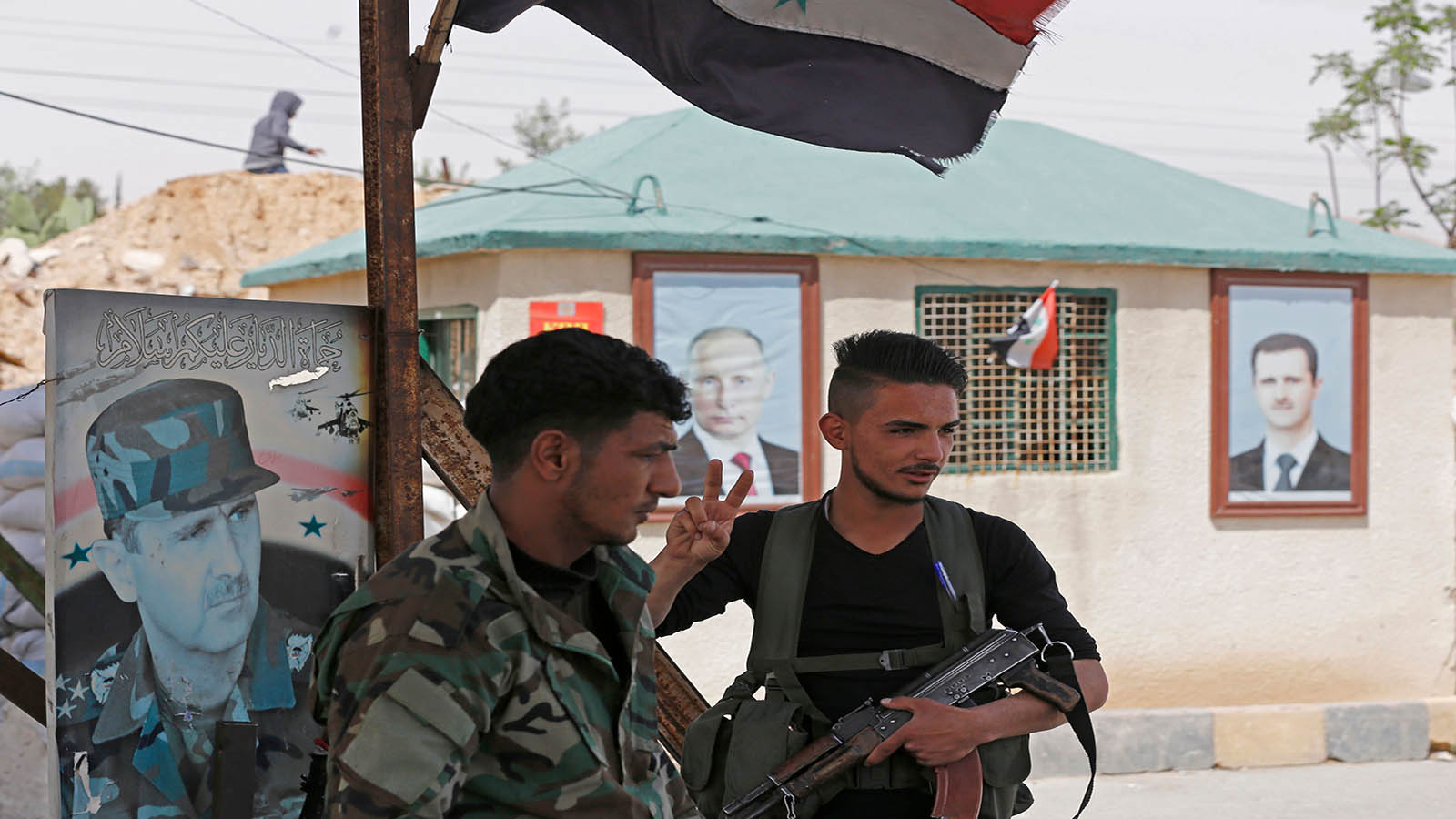 أهل الغوطة:"التسوية" والاحتجاز في "مراكز الإيواء".. أو التهجير