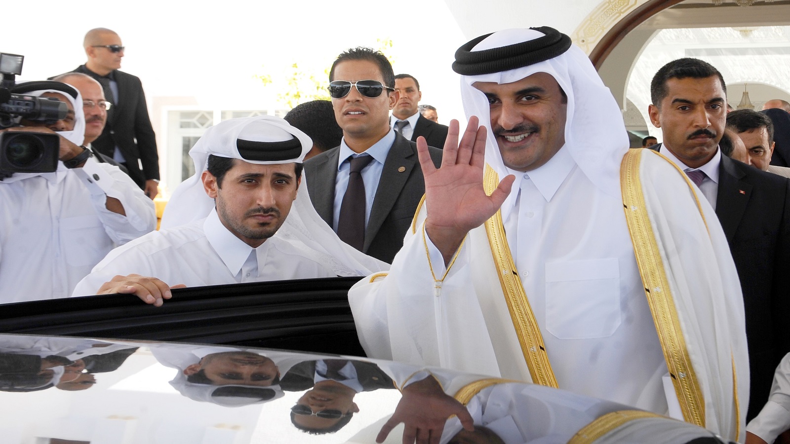 أمير قطر يفكّ الحصار عن قمة بيروت